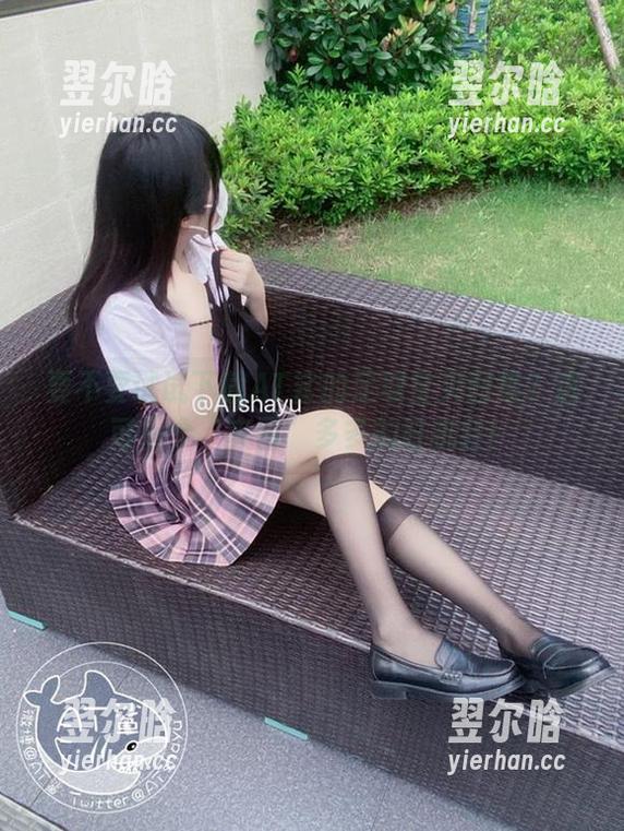 要不要试试下载AT鲨的足球宝贝图集？这可是个“爽图”多多的好机会！