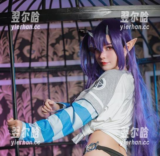 从未见过如此正经的Azami——只是在分享免费瑜伽图片啊！
