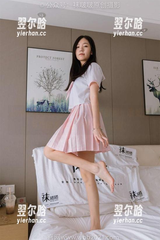 BoBoSocks袜啵啵-奶油 BoBoSocks袜啵啵 - 写真时间!瞧奶油和她的两双靴子的奇幻之旅~