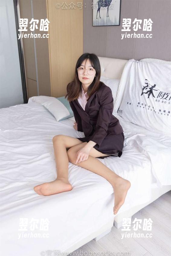 BoBoSocks袜啵啵-小甜豆 BoBoSocks袜啵啵 - 运动鞋与小甜豆,两个方向的美图,资源却在默默回味。
