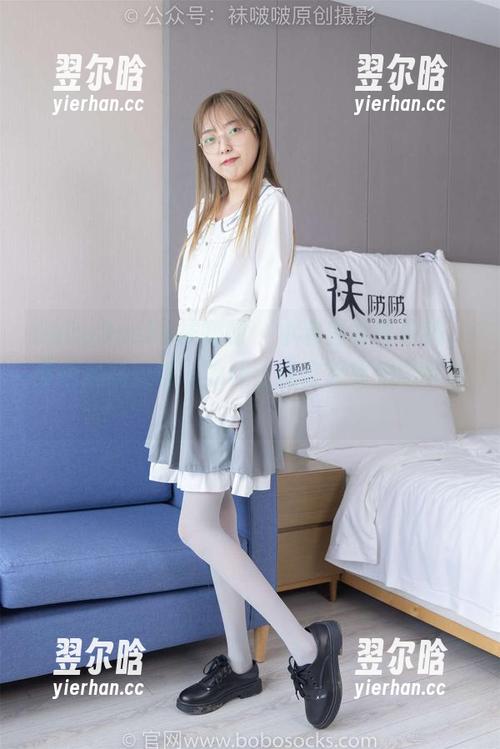 BoBoSocks袜啵啵-小甜豆 BoBoSocks袜啵啵 - 小甜豆写真在线,紫色油亮丝袜…为什么我在想其他的事呢?