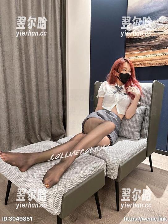 Callmecandy 微密圈 - Callmecandy居家美图:为了美,一切都在刀尖上,家里的大海报还没挂好呢!