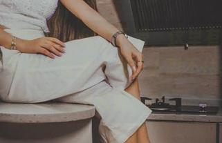GIRLT果团网 – 别忙下滑，这里有松果儿最新“美足”资源，真让人忍不住想要一探究竟。