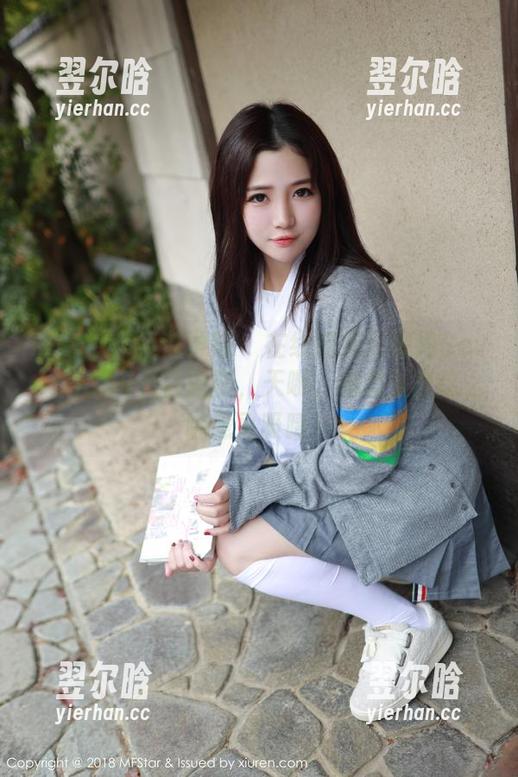 MFStar模范学院 - 在线捕捉柳侑绮Sevenbaby天台原图，天哪，她怎么能这么随意又吸睛？