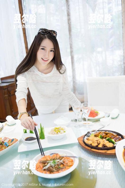 MiStar魅妍社-黄歆苑 MiStar魅妍社 - 黄歆苑和她的丝袜照片:高清的诱惑,难以抗拒。