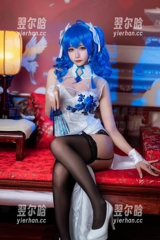 Momoko葵葵 新版“Momoko葵葵短裤”写真集来袭,更新方式像是干翻午后小憩的咖啡!