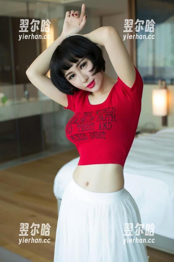 UGirls尤果网 - 原图中，那副眼镜让李易童看起来像个“万事通”，真的太带感了