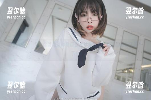 Uhye(이유혜)：你以为这种吊带是来给你穿的？原图和图包了解一下！