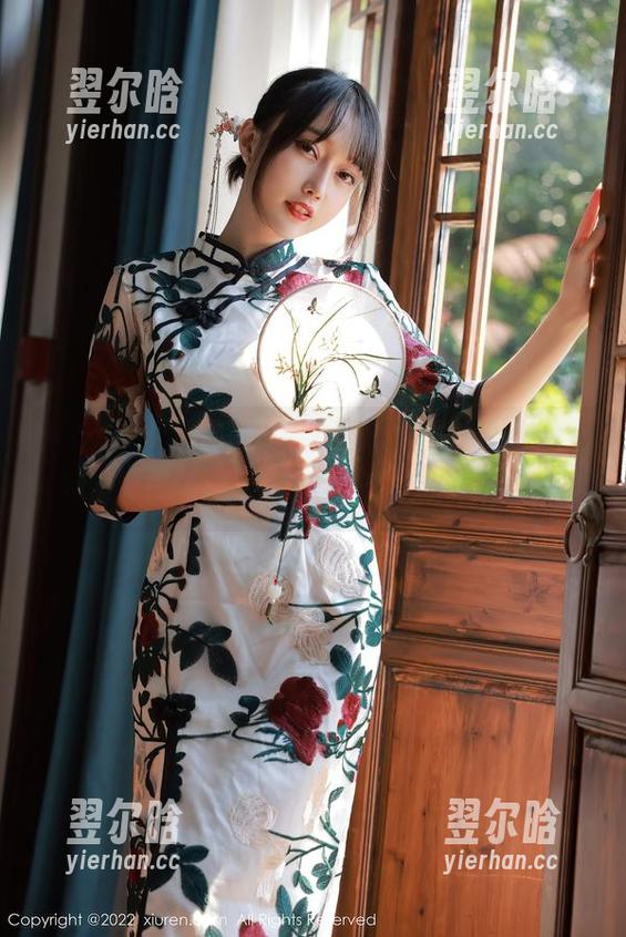 Xiuren秀人网 - 刘婷婷的私房写真，清纯得像个邻家女孩，图片简直要人命。