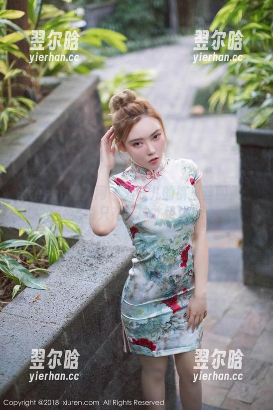 Xiuren秀人网 - 刘钰儿的裤里丝图集：谁说只有丝袜才费钱？