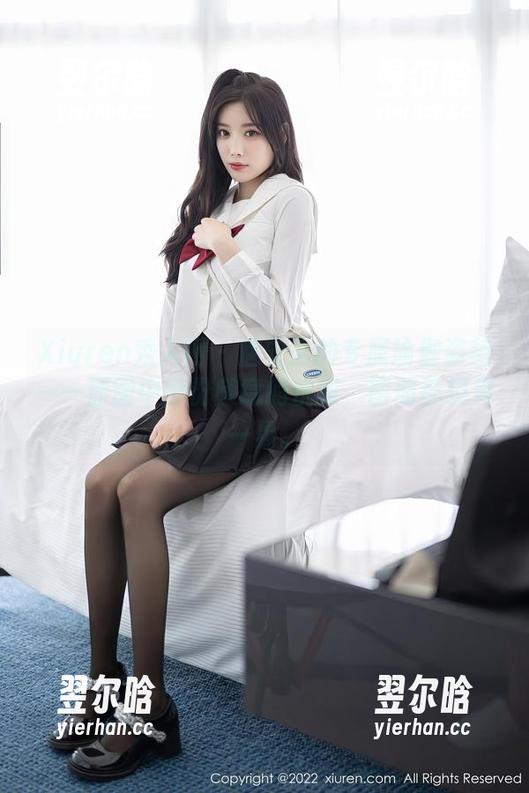 Xiuren秀人网 - 唐安诺的专属瑜伽姿势——原图中那份随意的优雅，图册都想晃一晃。