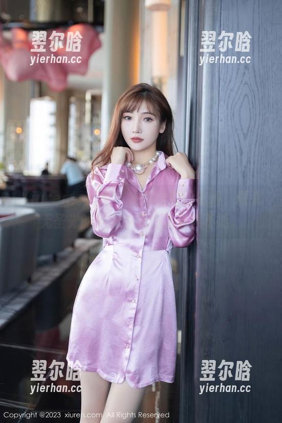Xiuren秀人网-圆圆酱 Xiuren秀人网 - 看圆圆酱的礼服,原来无圣光的美图也能让人欲罢不能。