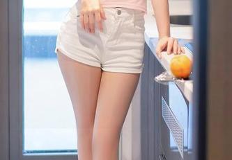 Xiuren秀人网 – 欧阳若依泳池精选——这个地方，怎么能不让人联想到夏天的懒散呢？唉，谁不想窝在水里啊！