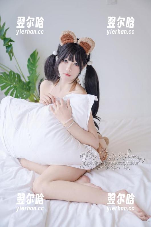 Yiko湿润兔 我在想,Yiko湿润兔的雅努斯喵喵cos,这图包到底有多丰富,大家觉不觉得…