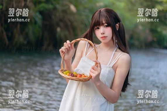 Yiko湿润兔 哇,这Yiko湿润兔在泳池游泳,你以为我只是在观看写真吗?我内心已经翻滚了。