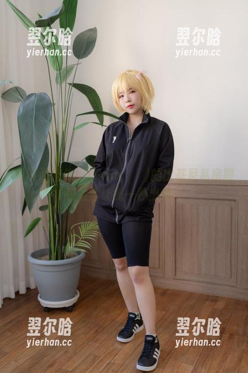 真不敢相信！Yuna(윤아)的比基尼私房图包居然让我一秒出戏！