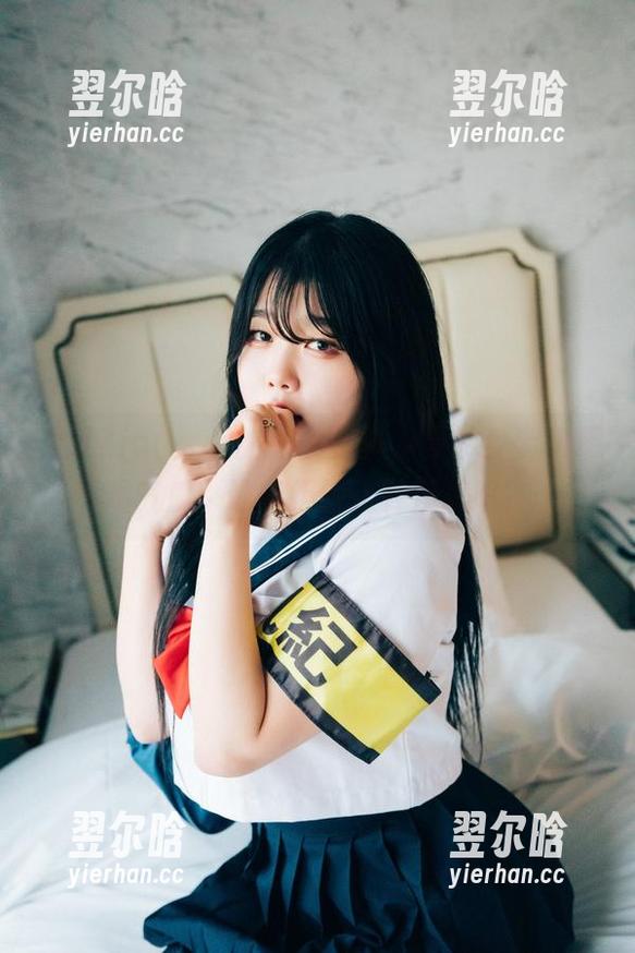 透过Zia(지아)的修女写真，曼妙身姿和严肃气质，谁能拒绝这种反差呢？