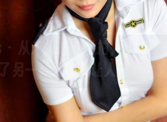 pans – 从未见过的私拍，李沫在制服中展现了另一种气质，让人想瞧个究竟。
