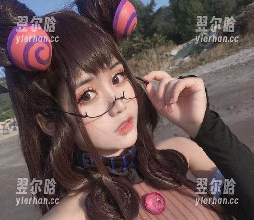 一笑芳香沁 一笑芳香沁的私房美照,赛博风就是不一样!