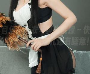 丽柜 – 自信！睡衣写真也能撩～快来听怡萱的分享，我这儿还有睡意！