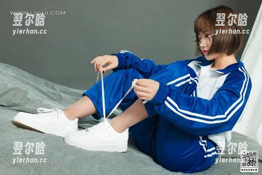 丽柜 - 不一样的海边：王炜炜图集，别盯着她，也瞅瞅浪