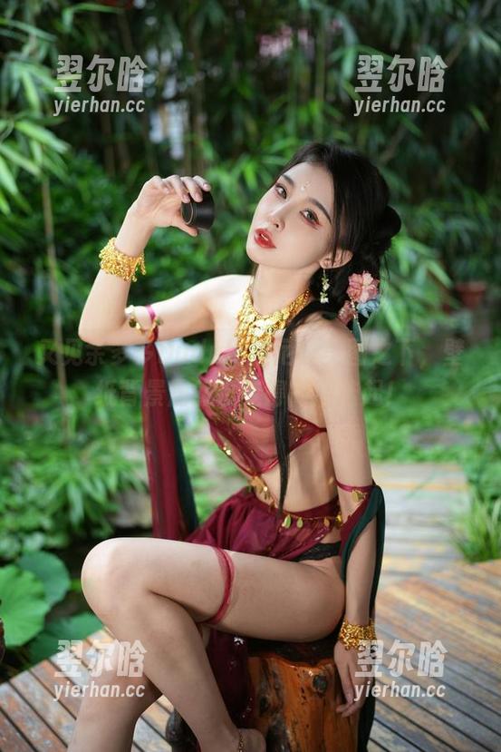 又见余多多Dudu比基尼：美图之下，壁纸背景居然也变得高潮迭起！