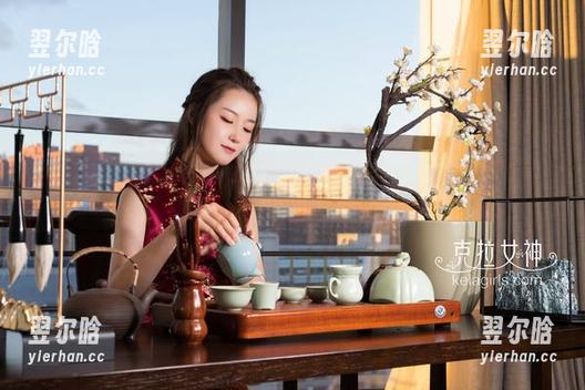 克拉女神-赵雨静 克拉女神 - 赵雨静的自拍原图,没闪光灯的光影交织,别有一番风味。