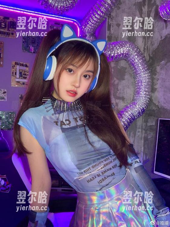 嘎潼最新美腿图集，随便一条腿都能击败整个夏天。