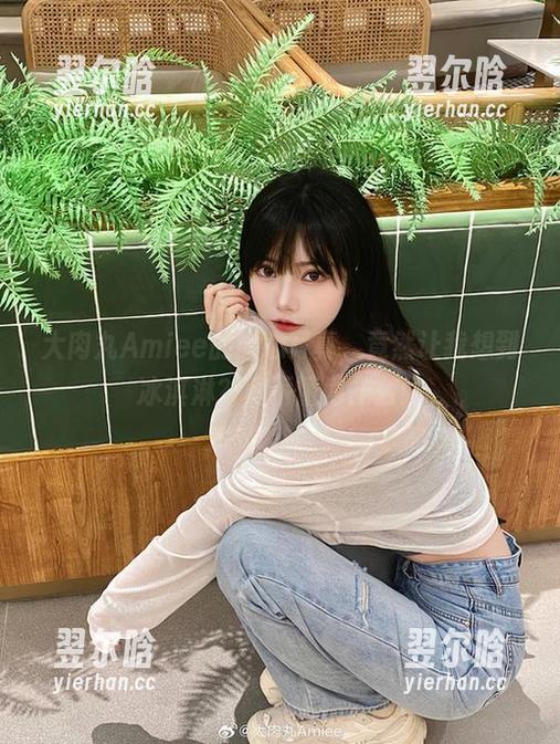大肉丸Amiee 大肉丸Amiee的甜心写真,竟然让我想到冰淇淋?真不懂为什么!