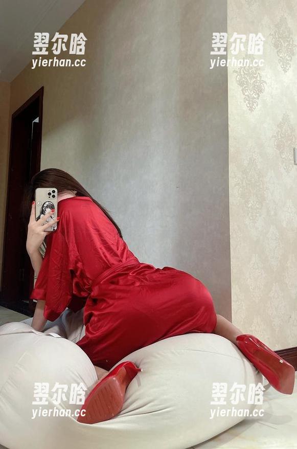 奶宝妹纸 微密圈 - 奶宝妹纸的护士写真,发现图包中藏着无意的小暗示,留白好妙。
