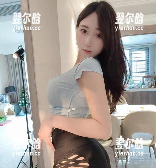 小玉吃果冻 微密圈 - 这张原图让小玉吃果冻的白色蕾丝镂空看起来像个捕梦网,唉,谁还没做过梦呢?