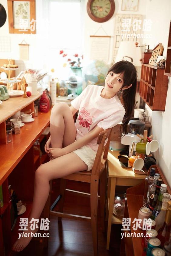 小鹿鹿shika 小鹿鹿shika小情诗:私拍里的网袜原图风景
