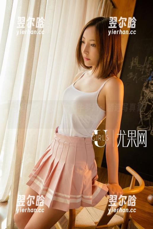 尤果网 - 乔依琳的奶牛梦幻：精选写真集中的淘气时刻