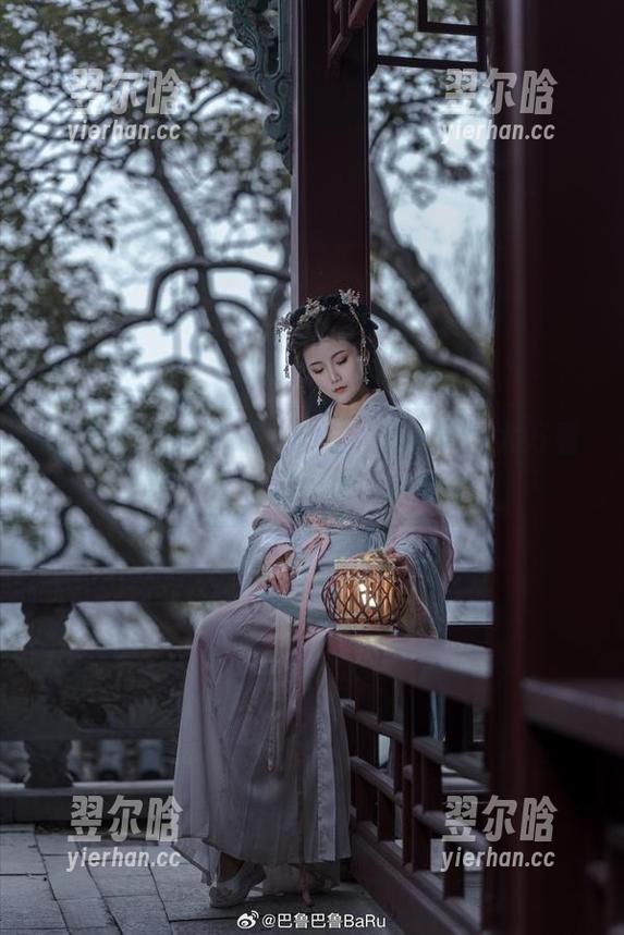 巴鲁巴鲁BaRu 巴鲁巴鲁BaRu的私拍:这裙子也太好看了吧,谁说连衣裙不能萌呢?