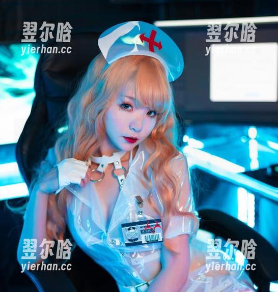 是青水驻足于露背毛衣，这不是偶尔的选择，而是一场美图图集的约会！