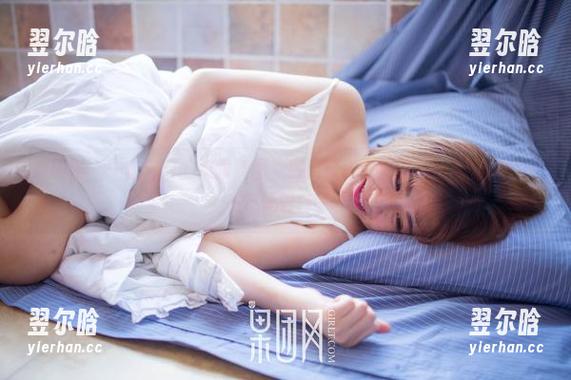 果团网-何嘉颖 果团网 - 一套无敌的校服美图,何嘉颖教你如何在校园里制霸——还是混日子?