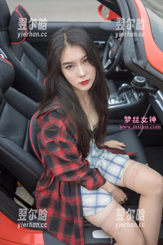 梦丝女神 - 私拍不只是一张，灵唯的温柔作品充满了细腻的气息