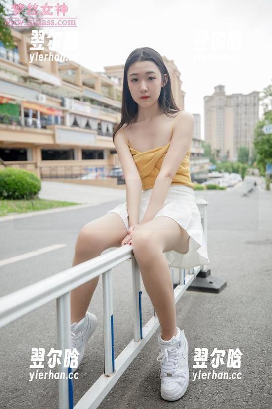 梦丝女神-香萱 梦丝女神 - 称赞香萱的自拍?其实我更想聊聊她的定制写真怎么那么好!
