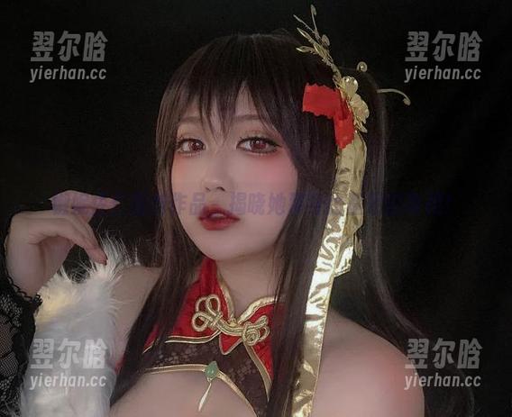 椒妮佐仁最新作品，揭晓她那身比基尼的真相！