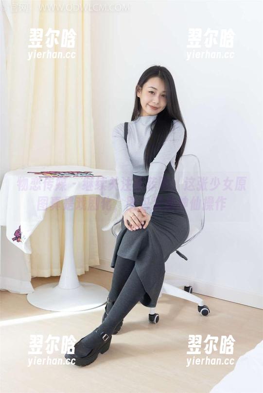 物恋传媒 - 继续关注菲菲吧：这张少女原图真是戏剧化，图包又是神仙操作