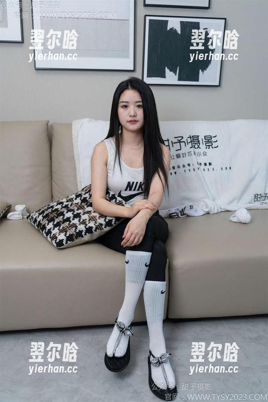 甜予摄影 - 嗯…看思思的白棉袜，脑子里就是乱七八糟的想法