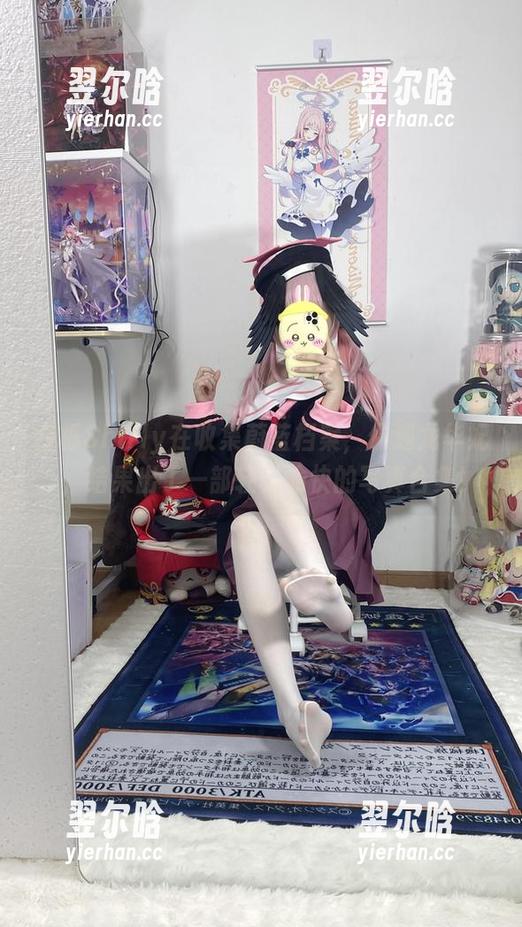 白栎Shirly在收集蔚蓝档案，偶遇龙华妃咲，结果出了一部轻松愉快的写真合集！