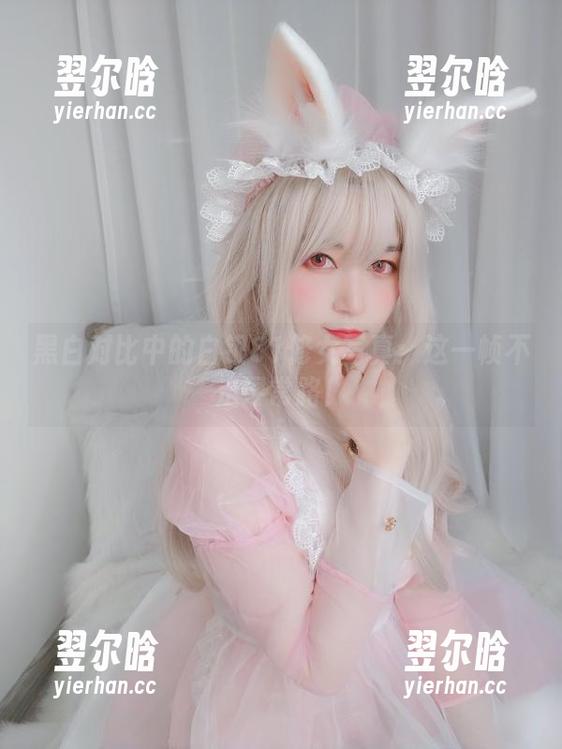 白银81 黑白对比中的白银81修女写真:这一帧不走寻常路!