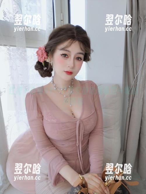 白银81 红裙+白银81:只想安静地观看这一切的辣眼睛