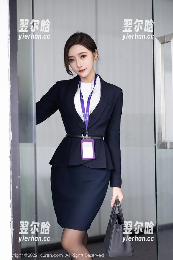 秀人网-养乐多Doll 秀人网 - 这黑白图包,养乐多Doll撩人的关键在于不言而喻的含蓄吧。