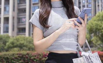 秀人网 – 图片里的王曼柔，校园氛围这样无圣光，果然有种自由的味道！