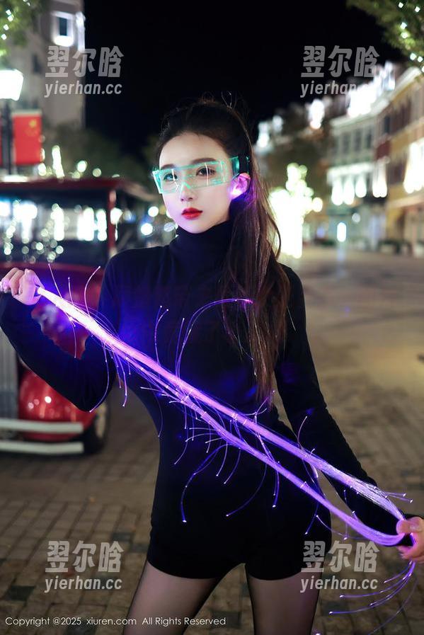 秀人网 - 顾楚楚带来最新女王姿态，图片中竟藏了小心机