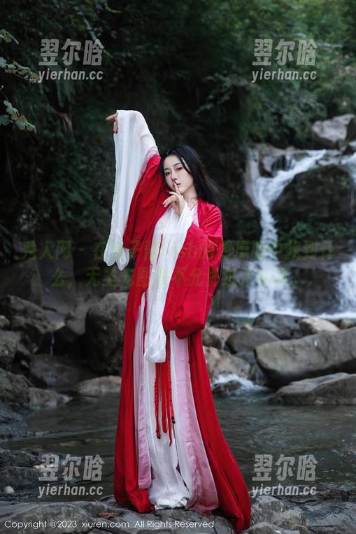 秀人网-鱼子酱fish 秀人网 - 在鱼子酱fish的体操服中找到什么,无圣光图集不允许过于认真。