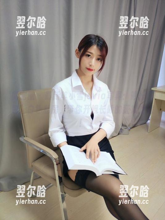 羊小雪juvia 微密圈 - 最新羊小雪juvia写真:舰长图包,白色私房,带你开舰长般的狂欢之旅!