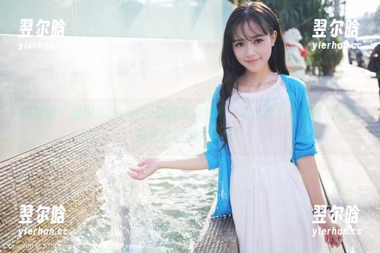 美媛馆-唐琪儿Beauty 美媛馆 - 唐琪儿Beauty的皮衣借我穿一穿,真心希望高清美图能把我拍成大明星!